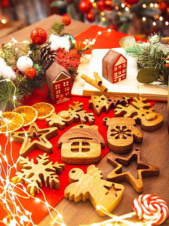 Новогодний набор из 9-ти деревянных ёлочных игрушек из дуба Ёлочка Оленёнок Домик Звезда Ангел Олень Звёздочка Снежинка Варежка